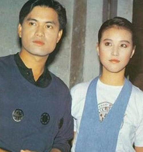 Năm 1985, Châu Hả My và Lữ Lương Vỹ - nam tài tử Hồng Kông đóng vai Đinh Lực trong Bến Thượng Hải đã nảy sinh tình cảm với nhau khi đóng cùng phim Sóng gió đảo nhỏ. Năm 1988, khi Châu Hải My mới 21 tuổi đã cùng Lữ Lương Vĩ tổ chức đám cưới tại Mỹ. Khán giả chưa hết bàng hoàng về đám cưới nhanh chóng này thì 10 tháng sau Châu Hải My đã quyết định ly hôn vì lí do tính cách không hợp. Nhiều năm qua, cô vẫn rất tự tin theo đuổi hình tượng “độc thân quý tộc” – không muốn kết hôn. Minh chứng cho điều này, trong một cuộc phỏng vấn gần đây, nữ diễn viên đã thẳng thắn trả lời phóng viên rằng bản thân đã chia tay “bạn trai” 10 năm là nam ca sĩ trẻ Lý Quý Phủ sau 10 lần chàng trai này cầu hôn. Được biết cô còn tuyên bố rằng:” Tôi không có ý định kết hôn càng không có ý định sinh con”.