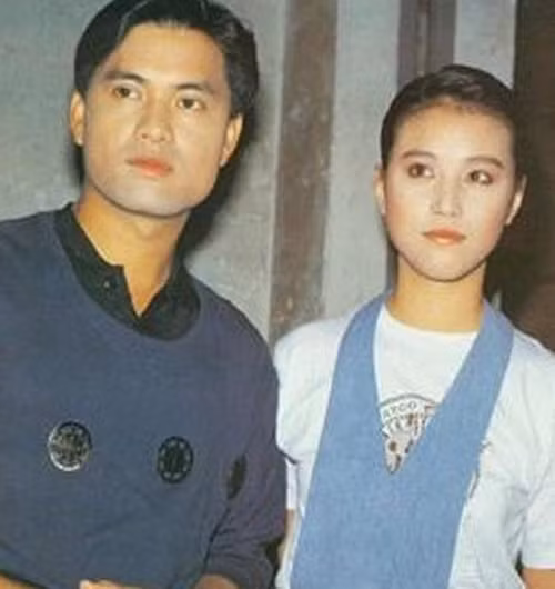 Năm 1985, Châu Hả My và Lữ Lương Vỹ - nam tài tử Hồng Kông đóng vai Đinh Lực trong Bến Thượng Hải đã nảy sinh tình cảm với nhau khi đóng cùng phim Sóng gió đảo nhỏ. Năm 1988, khi Châu Hải My mới 21 tuổi đã cùng Lữ Lương Vĩ tổ chức đám cưới tại Mỹ. Khán giả chưa hết bàng hoàng về đám cưới nhanh chóng này thì 10 tháng sau Châu Hải My đã quyết định ly hôn vì lí do tính cách không hợp. Nhiều năm qua, cô vẫn rất tự tin theo đuổi hình tượng “độc thân quý tộc” – không muốn kết hôn. Minh chứng cho điều này, trong một cuộc phỏng vấn gần đây, nữ diễn viên đã thẳng thắn trả lời phóng viên rằng bản thân đã chia tay “bạn trai” 10 năm là nam ca sĩ trẻ Lý Quý Phủ sau 10 lần chàng trai này cầu hôn. Được biết cô còn tuyên bố rằng:” Tôi không có ý định kết hôn càng không có ý định sinh con”.