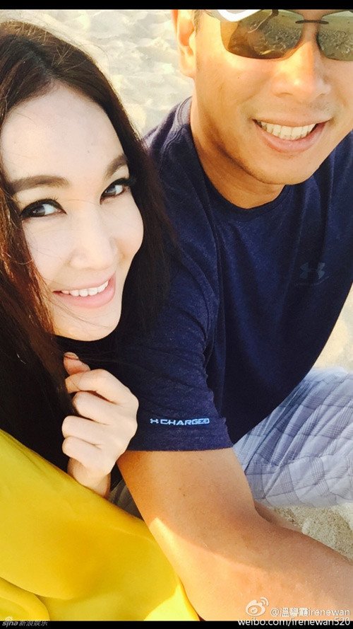 Còn với Ôn Bích Hà thì vào năm 2000, mỹ nhân phim cấp ba chính thức gả cho đại gia Hà Tổ Quang – một đại gia máu mặt của HongKong. Kể từ đây cuộc đời của cô bước sang trang khác rực rỡ hơn, mặc dù ít xuất hiện hơn trên màn ảnh. Nhưng bù lại cô có một cuộc hôn nhân “mỹ mãn” nhiều người ganh tị. Được biết cho đến nay sau 16 năm chung sống, tình cảm hai vợ chồng Ôn Bích Hà và đại gia Hà Tổ Quang vẫn rất mặn nồng hạnh phúc. Cô chia sẻ rằng: "Suốt bao năm chung sống, anh ấy chưa bao giờ xem trộm điện thoại tôi. Tổ Quang luôn tôn trọng và hết mực chiều chuộng tôi, ở bên anh ấy tôi luôn có cảm giác ấm áp”.