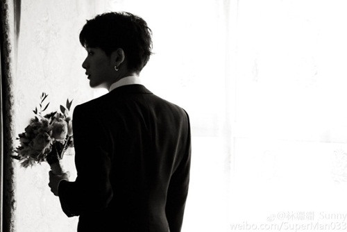 Chú rể Kim Bạch xuyên đẹp trai như diễn viên điện ảnh cũng gây chú ý cực lớn.