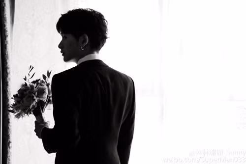 Chú rể Kim Bạch xuyên đẹp trai như diễn viên điện ảnh cũng gây chú ý cực lớn.