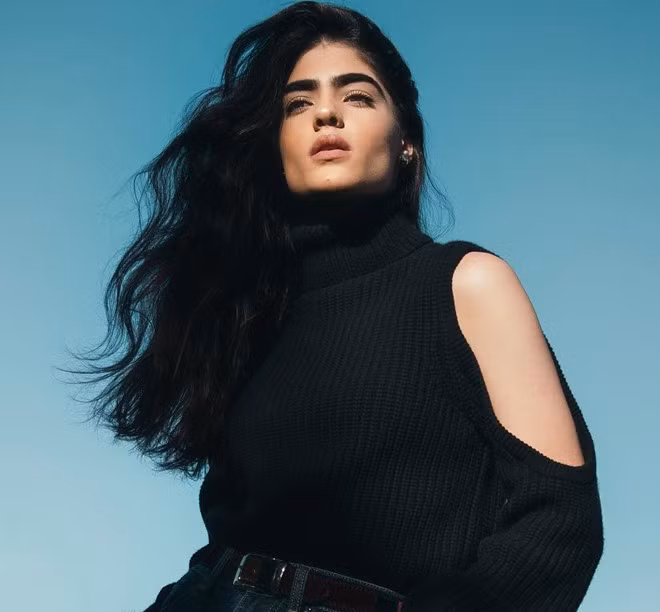 Giống với siêu mẫu Cara Delevingne - người cũng sở hữu cặp mày đen và dày - Natalia giờ đây rất yêu quý và tự tin với vẻ đẹp tự nhiên của mình. Cô nói: "Tôi không quan tâm liệu kiểu lông mày này có trở thành xu hướng hay không. Tôi vẫn luôn yêu nó, vì cặp lông mày giúp tôi khác biệt so với các đồng nghiệp. Tôi ước mình chấp nhận nó sớm hơn”.