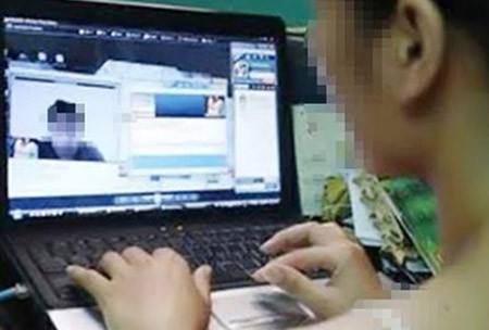 Lua dao qua mang internet, sap bay “hoang tu” nuoc ngoai-Hinh-2