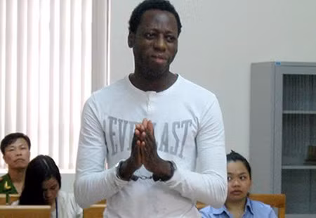 Lua dao qua mang internet, sap bay “hoang tu” nuoc ngoai