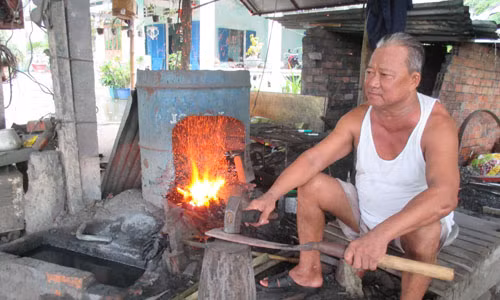 Gian nan giu lua nghe ren truyen thong o Binh Duong