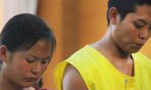 Tại phiên tòa xét xử cuối tuần qua, cặp vợ chồng ngoài giá thú này đều bị kết tội bắt cóc và buôn bán trẻ em.