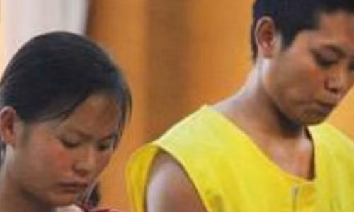 Tại phiên tòa xét xử cuối tuần qua, cặp vợ chồng ngoài giá thú này đều bị kết tội bắt cóc và buôn bán trẻ em.