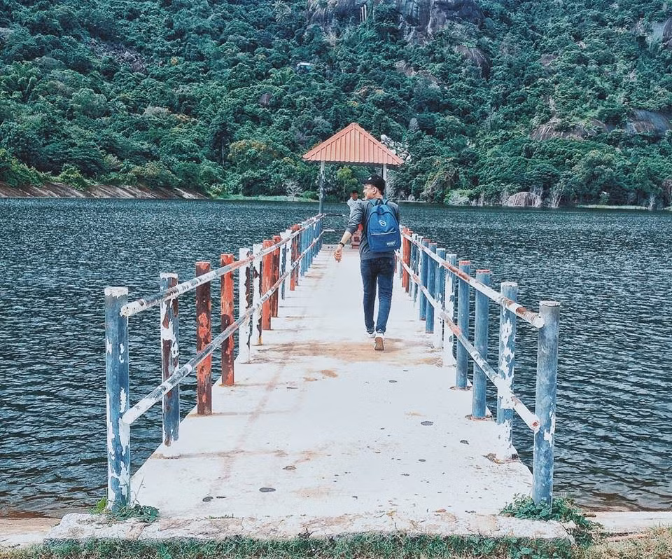 Hồ Soài So thu hút nhiều bạn trẻ đến đây chụp ảnh và cắm trại qua đêm. Ảnh: Dương Hoàng Minh.