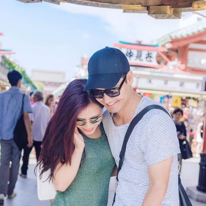 Bà xã của "MC quốc dân" có ngoại hình xinh đẹp, trẻ trung cũng như là một người vợ đảm đang, tháo vát.