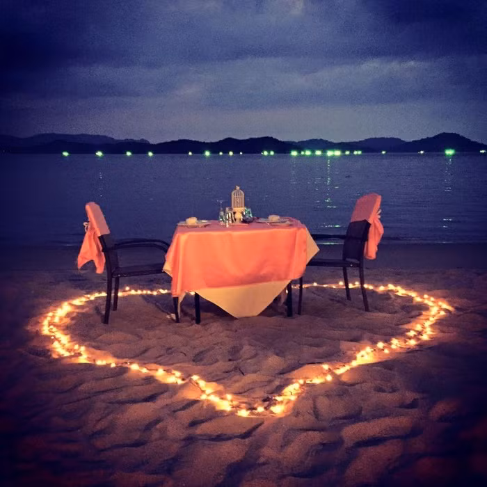 Cả hai "trốn con" tổ chức ngày Valentine vô cùng nên thơ tại nước ngoài.