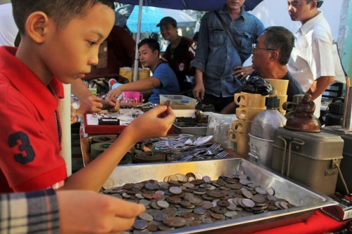 Mặc dù chỉ mới hoạt động không lâu nhưng cứ mỗi cuối tuần chợ lúc nào cũng đông nghẹt người tìm đến. Ảnh: Ngọc Nhiên