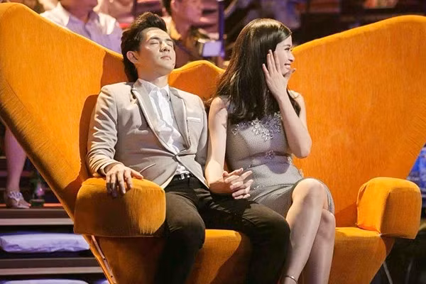 Ông Cao Thắng tranh thủ chợp mắt khi chưa đến giờ ghi hình.