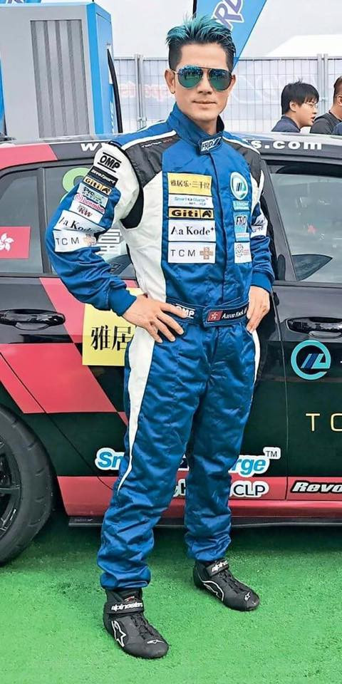 Niềm đam mê tốc độ vẫn không phai nhạt ở người đàn ông 51 tuổi này.