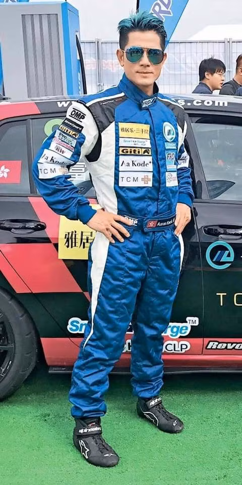 Niềm đam mê tốc độ vẫn không phai nhạt ở người đàn ông 51 tuổi này.