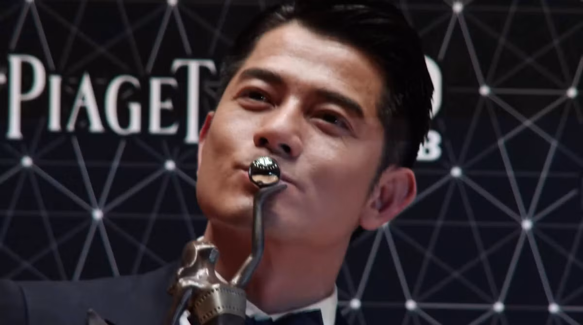 Những giải thưởng về diễn xuất đến nhiều hơn với nam ca sĩ kiêm diễn viên này.