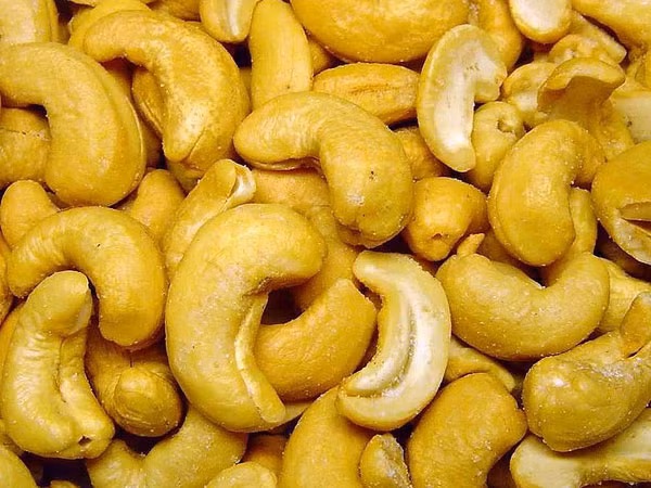 5. Hạt điều Hạt điều đã trở nên phổ biến như là một phương thuốc điều trị tự nhiên cho chứng trầm cảm vì chúng có chứa nhiều kẽm, có thể thay đổi các chất hoá học não của bạn một cách tích cực.