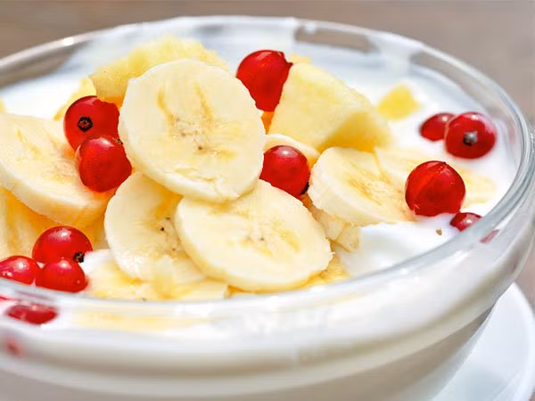 7. Chuối Chuối giàu chất kali và magiê là những chất kích thích tâm trạng tự nhiên, vì chúng cải thiện mức serotonin trong não.