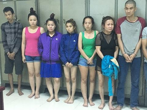 Gai xinh ga khach Tay tam chung roi cuop tai san