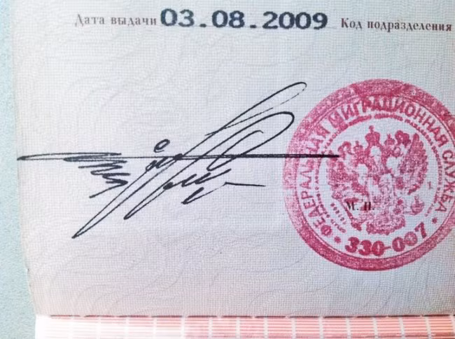  Chữ ký quả là một "nghệ thuật" và người ký là một "nghệ sĩ".