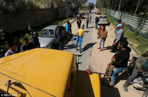 Một màn trình diễn kéo xe ô tô của Baraka.