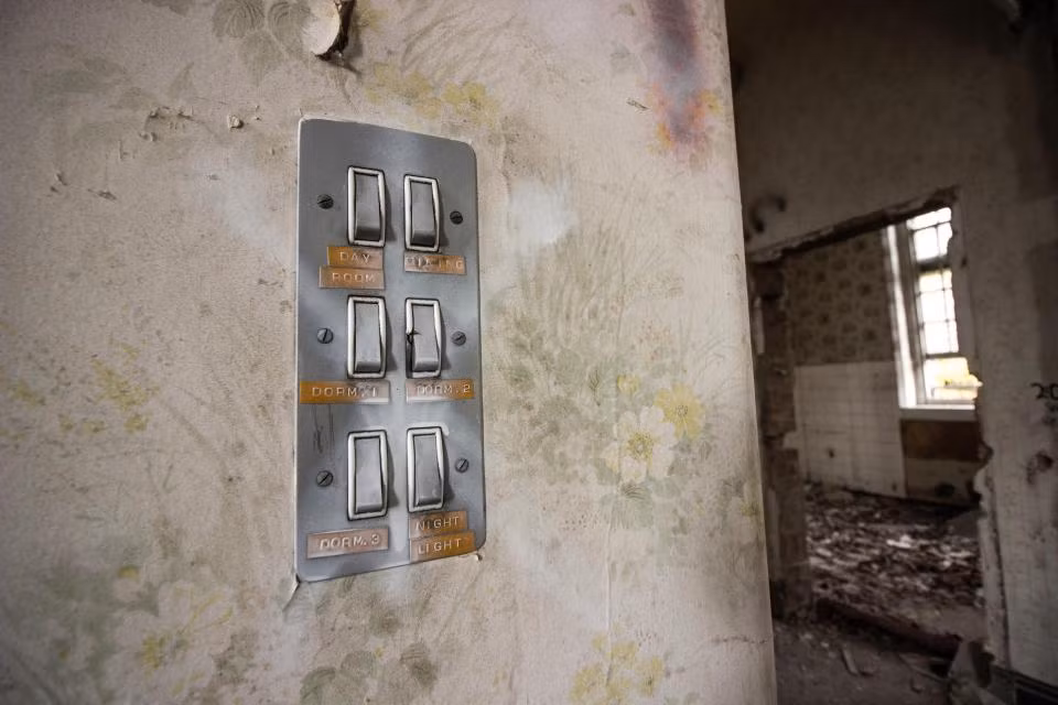 Công tắc đèn dùng cho nhiều phòng.