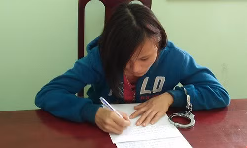 Kinh hoang gai 9x dam nhieu nhat dao vao bung me