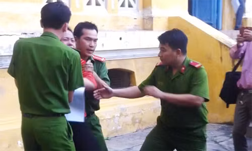 Hoa hau quy ba gay roi o toa sau khi bi tuyen y an