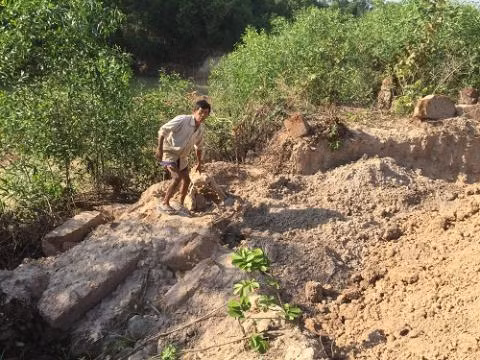 Trom hai cot, trom luon dat: Hanh dong ban ngay-Hinh-2