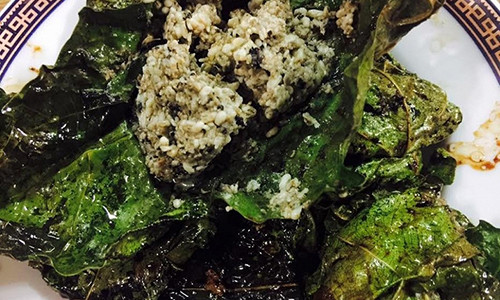 Món xôi kết hợp với trứng kiến. Ảnh: Tiểu Lâm