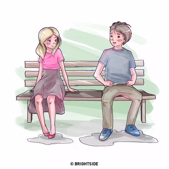  2. Để tay gần hông cũng là dấu hiệu con trai đang yêu: Khi con trai đặt hai tay lên hông hoặc xỏ tay vào túi tức là họ đang cố gắng thể hiện sự mạnh mẽ trước mặt đối phương. Dấu hiệu dang hai chân bằng vai lúc ngồi cũng cho thấy điều đó.