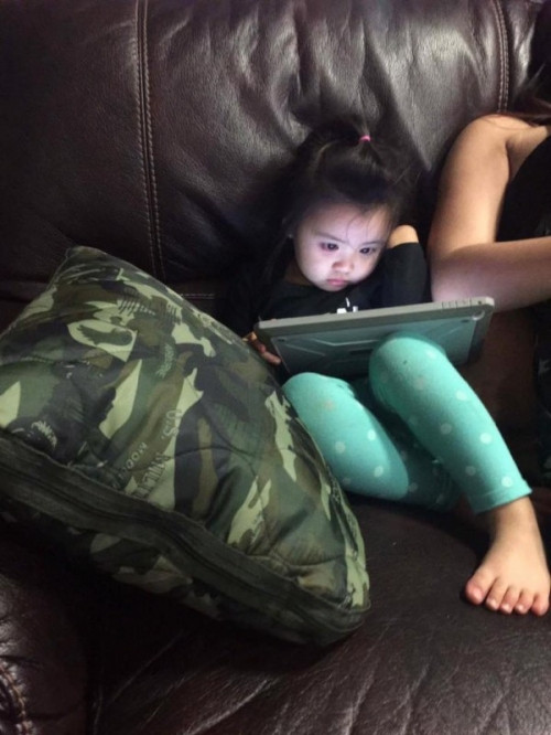 Trước đó, chuyện tình của cặp đôi này từng một thời xôn xao và gây được sự chú ý từ phía cộng đồng mạng. Chàng trai có gương mặt xấu xí tên là Trần Lâm, sinh năm 1991, đang sinh sống tại TPHCM. Vì gặp tai nạn từ khi còn nhỏ nên khuôn mặt của Lâm bị bỏng tới 90%.