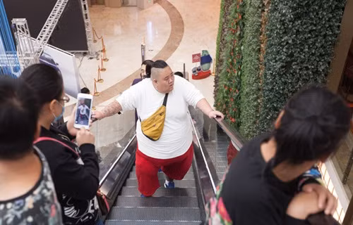 Hot boy tro thanh beo phi tang len 255kg vi that tinh