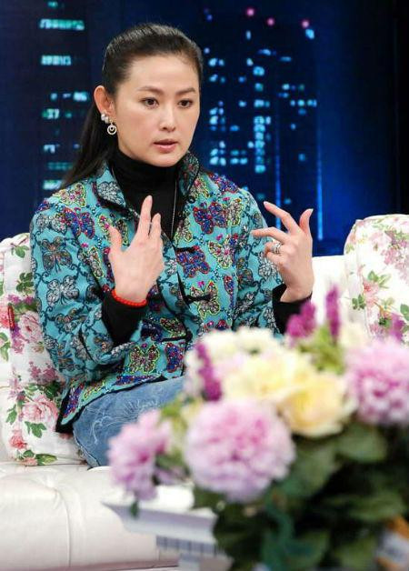 Năm 2014, nữ diễn viên sinh năm 1972 chia sẻ về cuộc sống hạnh phúc bên một người đàn ông ngoài ngành giải trí. Vương Tư Ý tiết lộ, hai người đến với nhau sau những những lần trò chuyện qua điện thoại, tâm đầu ý hợp khiến cặp đôi dọn về sống chung. “Bạn trai tôi không phải đại gia, nên không có chuyện tôi bước chân vào cửa gia đình quyền thế. Nhưng anh ấy là người đàn ông chu đáo, cẩn thận, lại thông minh”. Cô tiết lộ do công việc còn bận rộn nên chưa nghĩ đến chuyện kết hôn.