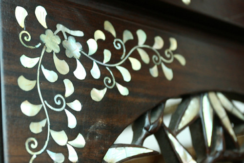 Chiếc long sàng này còn được xem như một tác phẩm nghệ thuật.Chiếc "long sàng" này còn được xem như một tác phẩm nghệ thuật.