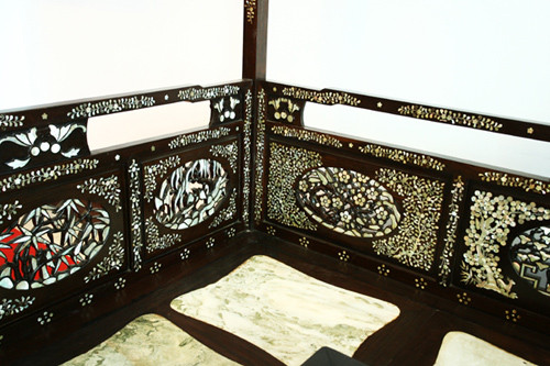 Theo đơn vị sản xuất, toàn bộ long sàng sẽ được bảo hành trọn đời.Theo đơn vị sản xuất, toàn bộ "long sàng" sẽ được bảo hành trọn đời.