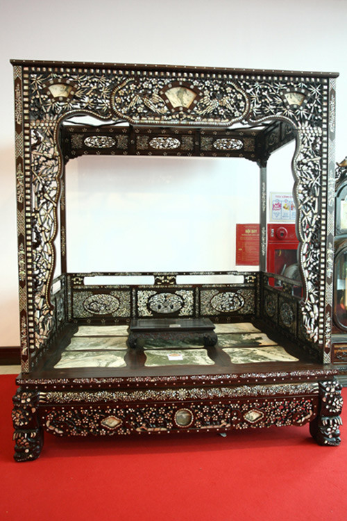 Rất giống với mẫu giường của công tử Bạc Liêu đã từng dùng.Rất giống với mẫu giường của công tử Bạc Liêu đã từng dùng.