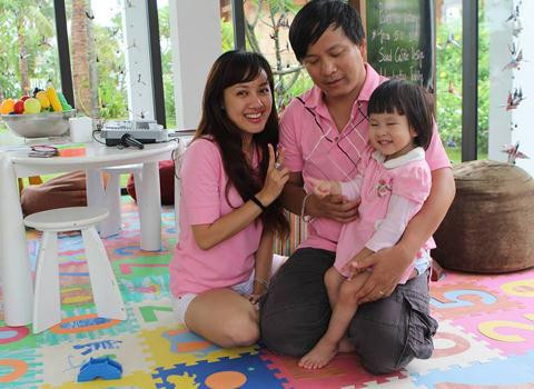 Vốn là người kín đáo, Hoài Anh luôn lựa chọn cho mình cuộc sống đơn giản, bình dị như bao người khác. Chính vì vậy mà cô luôn dành thời gian tối đa bên gia đình. Cô hiếm khi nhận lời tham dự các sự kiện, vừa là để giữ hình ảnh, vừa là để bù đắp lại khoảng thời gian bận rộn với công việc.