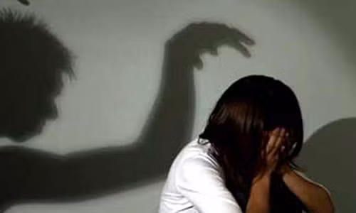 Ong lao 70 tuoi hai lan hiep dam co gai 9X