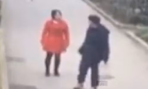 Day song canh thanh nien danh tan bao ban gai cung lop