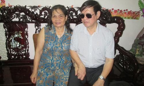 Ông Thành và bà Song, họ đã chung nhau đôi mắt gần nửa thế kỷ. (Ảnh nhân vật cung cấp)