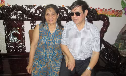 Ông Thành và bà Song, họ đã chung nhau đôi mắt gần nửa thế kỷ. (Ảnh nhân vật cung cấp)