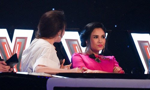 Lo clip Thanh Lam chi tay mang Ho Quynh Huong hon lao