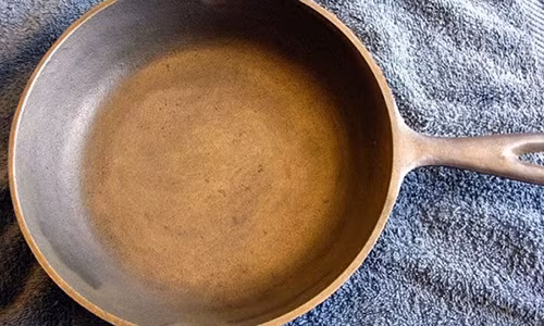 Mẹo tẩy nồi, chảo ố vàng bằng nước sốt cà chua Meo tay noi, chao o vang bang nuoc sot ca chua