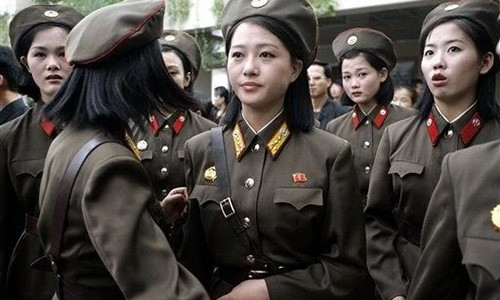 Lo tuyet chieu cua cac nu diep vien xinh dep Trieu Tien