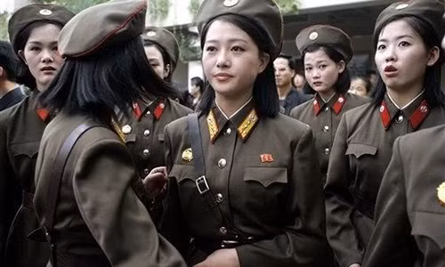 Lo tuyet chieu cua cac nu diep vien xinh dep Trieu Tien