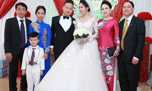Dam cuoi cua A Tra My...ngheo nhat showbiz Viet