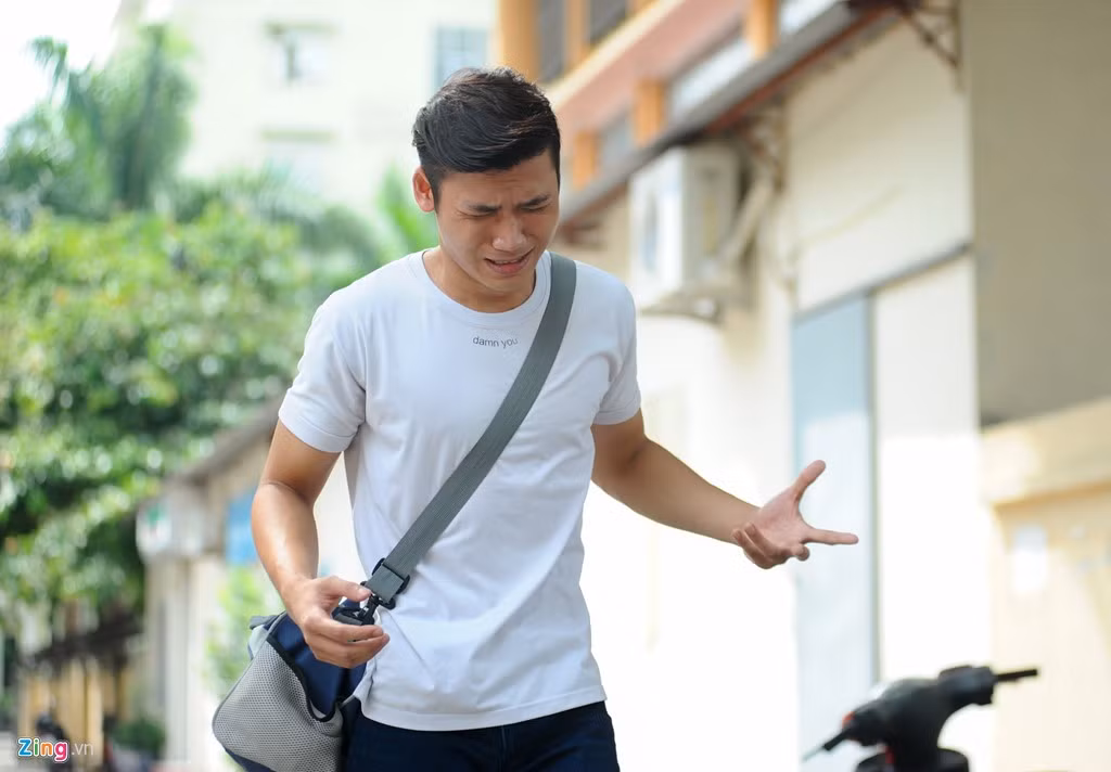 Nguyễn Đăng Đoàn (Lê Văn Lương, Hà Nội) thể hiện tâm trạng bối rối khi lỡ tay đánh vỡ bình khi mẹ vắng nhà. Sau đó, cậu giấu chiếc bình vào phòng, bảo mẹ nhắm mắt, đếm 1, 2, 3 để tạo sự bất ngờ. Và khi mẹ mở mắt ra, Đoàn đã trốn mất.