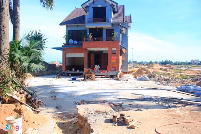 Căn biệt thự đã được di chuyển đến vị trí mới cách vị trí ban đầu khoảng 40 m.