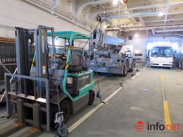 Ở tầng hầm còn có nhiều phương tiện cơ giới khác.