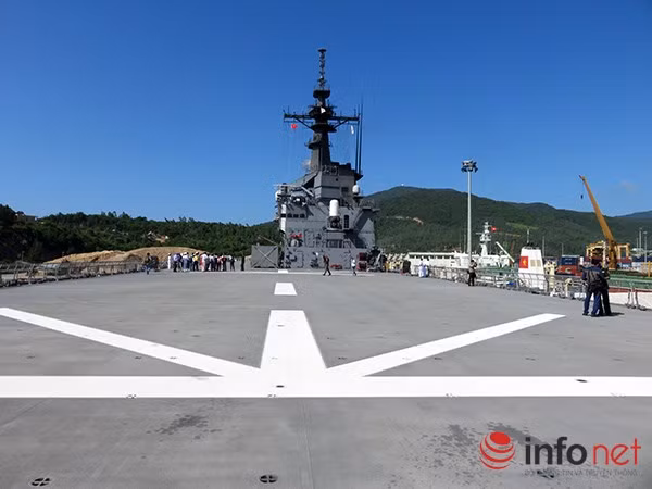 Đáng chú ý, tàu cứu hộ LCAC được chở trên tàu đổ bộ JSDS Shimokita (LST-4002) có khả năng đi trên cát và mọi địa hình với tốc độ tối đa 90km/h. Trong thảm họa sóng thần Nhật Bản hồi tháng 3/2011, tàu cứu hộ LCAC cũng đã tham gia tích cực vào công tác cứu nạn, cứu hộ cho người dân Nhật Bản.